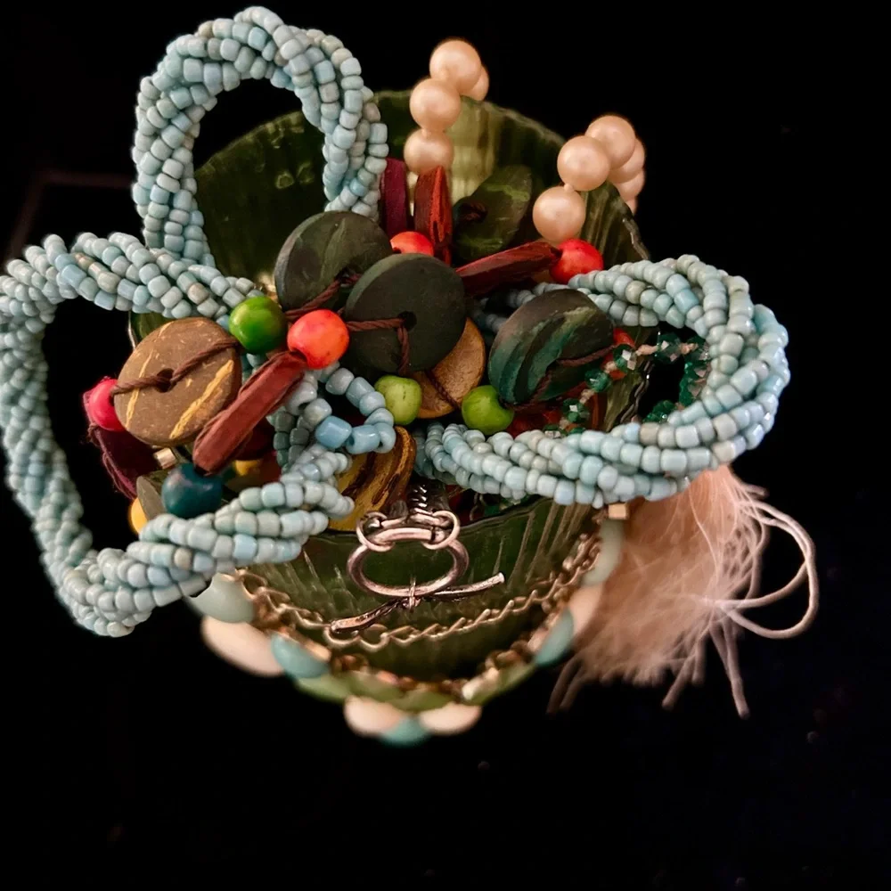 Mystery Cup “Desert Dreaming “ full of vintage estate Jewlery in a Saguaro glass - Picture 6 of 6